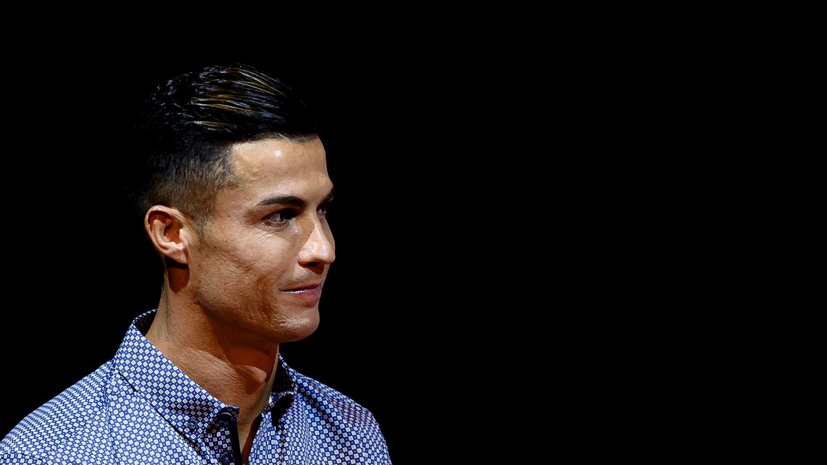 MADRID, SPAIN - JULY 29: Cristiano Ronaldo receives 'Marca Leyenda' award on July 29, 2019 in Madrid, Spain. (Photo by Samuel de Roman/Getty Images)