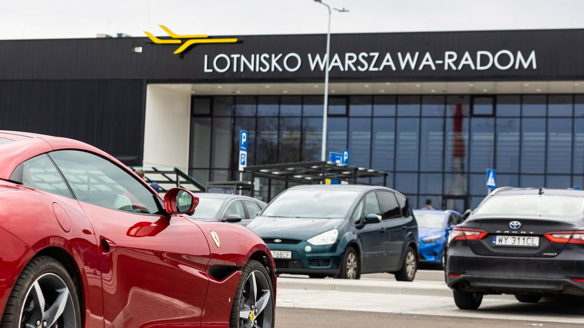Wizz Air i LOT to jedyni regularnie operujący z Radomia przewoźn