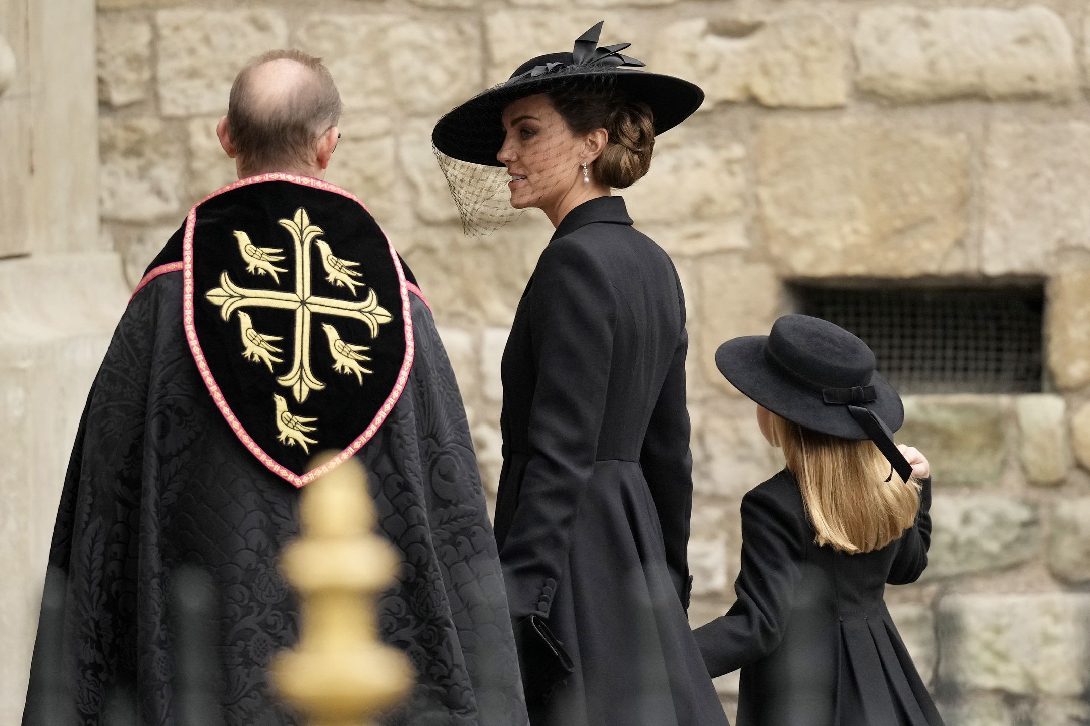Kate Middleton i Meghan Markle przybywają do Westminster Abbey