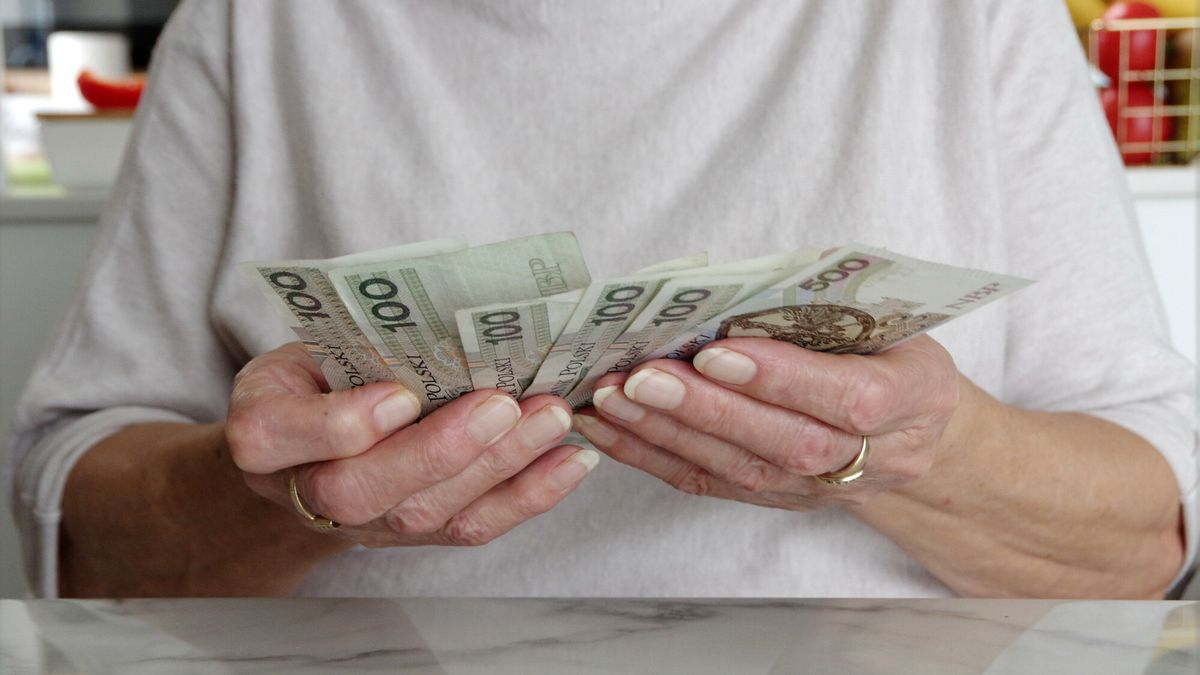 Stock MaBa
Fot. Zofia i Marek Bazak/East News,
N/z liczenie domowego budzetu - problemy finansowe w roku 2023.
ZOFIA BAZAK