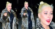 Dorodna Christina Aguilera paraduje po Manhattanie w sztucznym futrze