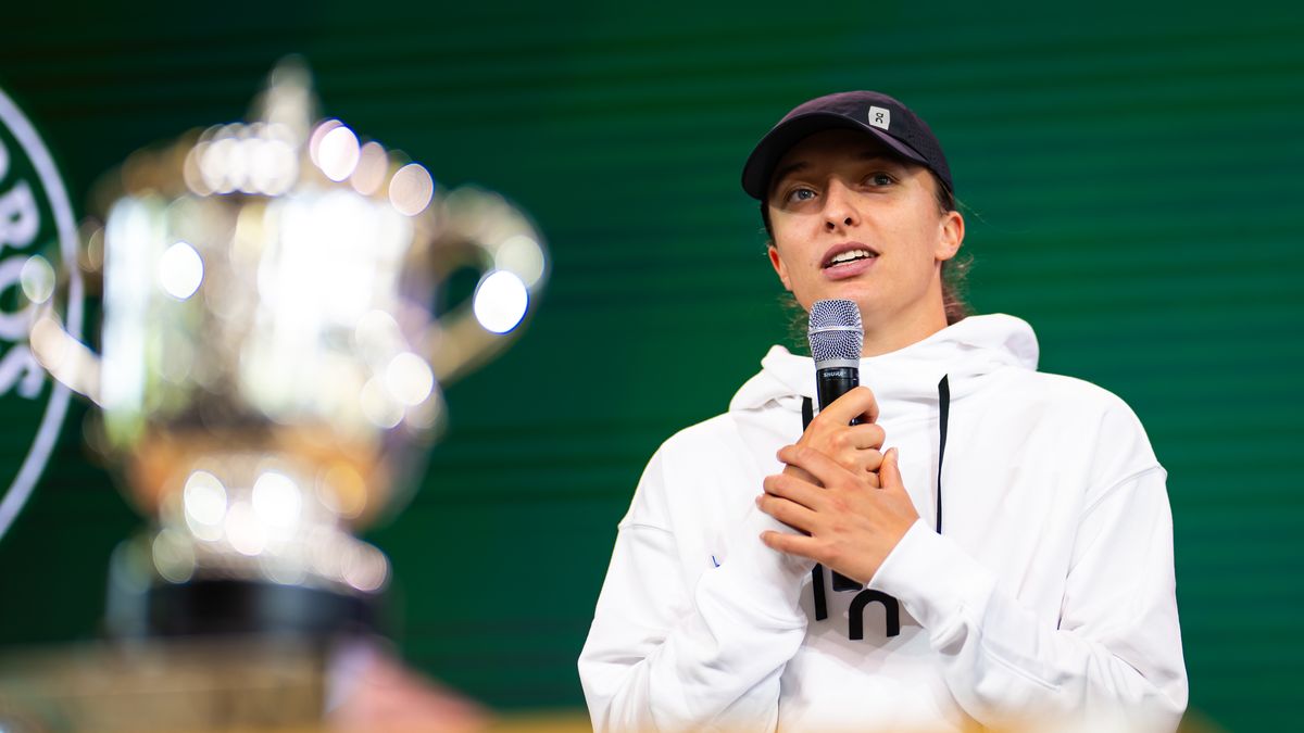 PARIS, FRANCE - MAY 23: Defending champion Iga Swiatek of Poland attends the official draw ceremony ahead of the French Open at Roland Garros on May 23, 2024 in Paris, France (Photo by Robert Prange/Getty Images)