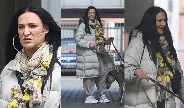 Kayah spaceruje z psem po Śródmieściu