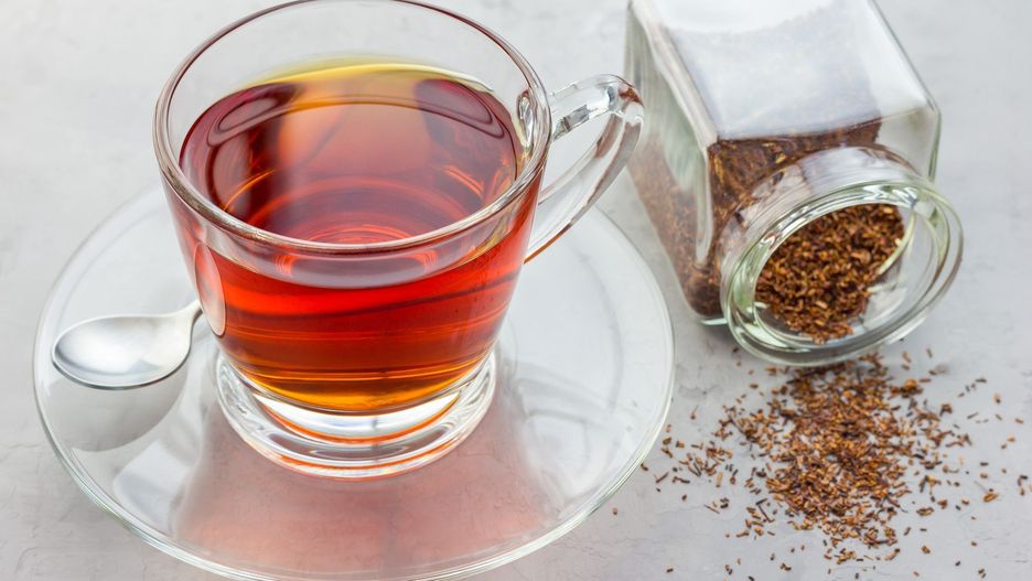Herbata rooibos w torebkach jest zdrowsza od tej pakowanej luzem – stwierdzili naukowcy badający produkty dostępne na polskim rynku.