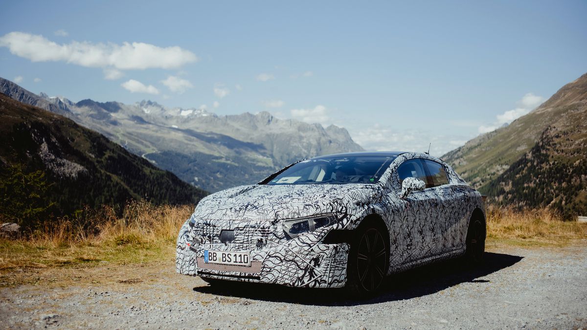 Mercedes-Benz EQS jeszcze w maskowaniu