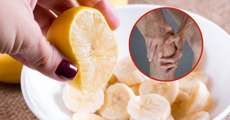 Pokrój banana, dodaj miód i sok z cytryny. Szybka ulga dla stawów