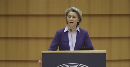 Szczepienia na COVID przyspieszą? Von der Leyen składa deklarację