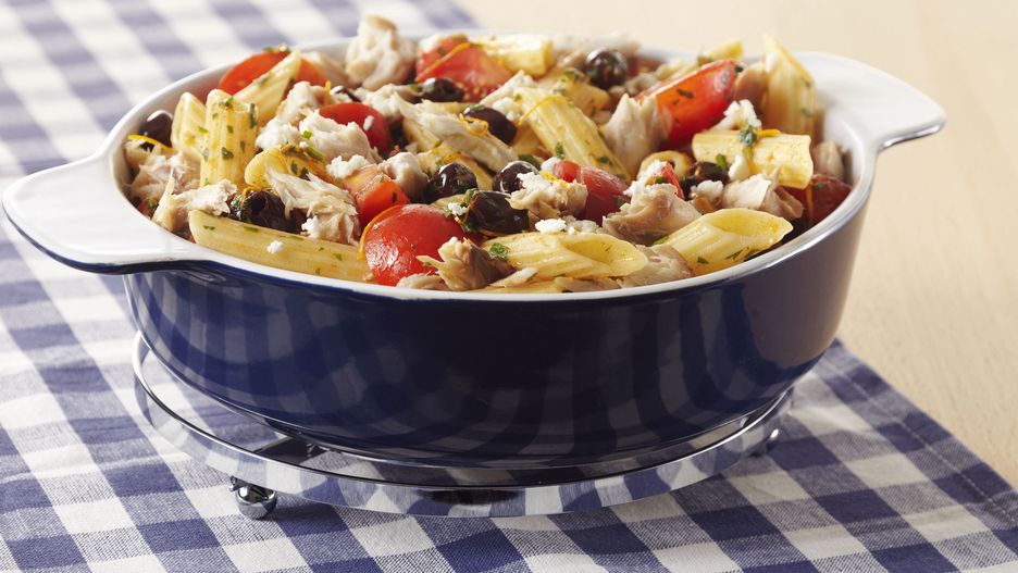Pikantne penne z pomidorami i makrelą