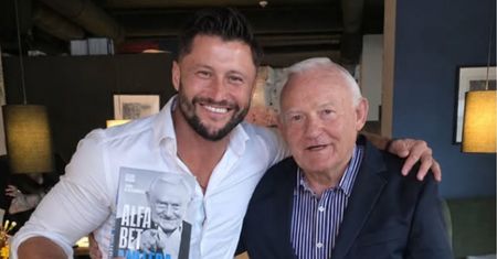 Dwa różne światy. Pobożny Piotr Mróz i legenda lewicy spotkali się przy stole