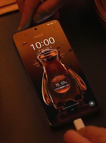 Smartfon Coca-Cola trafi do sprzedaży. Co już o nim wiemy?