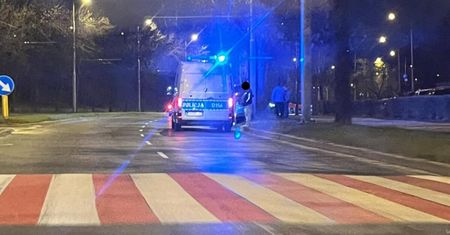 Niezachowanie bezpiecznej odległości od poprzedzającego pojazdu przyczyną zderzenia na al. Andersa