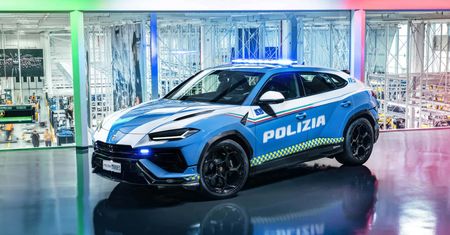 Włoska policja odebrała szóste lamborghini. To urus do transportu narządów