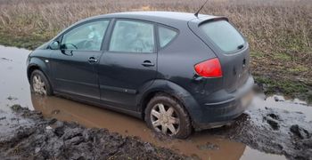 Pruszcz Gdański: Pościg za 32-latkiem. Porzucił auto w błocie i próbował uciec pieszo