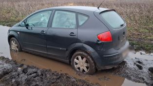 Pruszcz Gdański: Pościg za 32-latkiem. Porzucił auto w błocie i próbował uciec pieszo