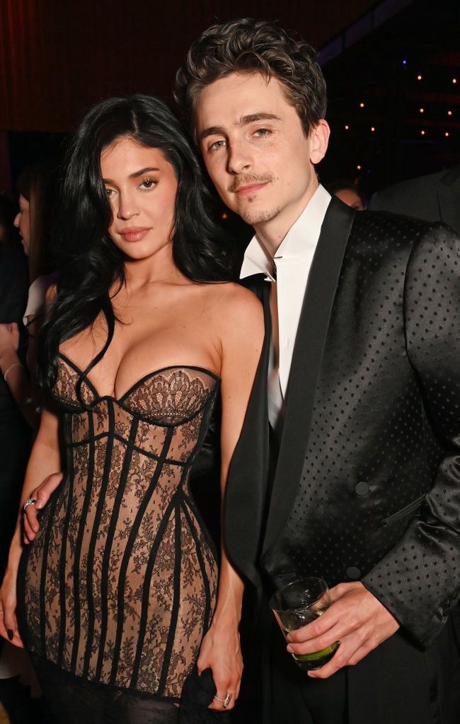 2025 Vanity Fair Oscar Party Hosted By Radhika Jones - InsideBEVERLY HILLS, CALIFORNIA - MARCH 02: EXCLUSIVE ACCESS Kylie Jenner and Timothee Chalamet attend the 2025 Vanity Fair Oscar Party Hosted By Radhika Jones at Wallis Annenberg Center for the Performing Arts on March 02, 2025 in Beverly Hills, California. (Photo by Dave Benett/VF25/WireImage for Vanity Fair)Dave Benett/VF25bestof, topix