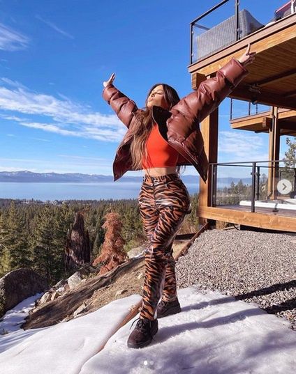 Zdjęcie Kim Kardashian z rękami wyrzuconymi do góry jest dziś odczytywane jako sygnał jej zakończenia związku z Kanye Westem