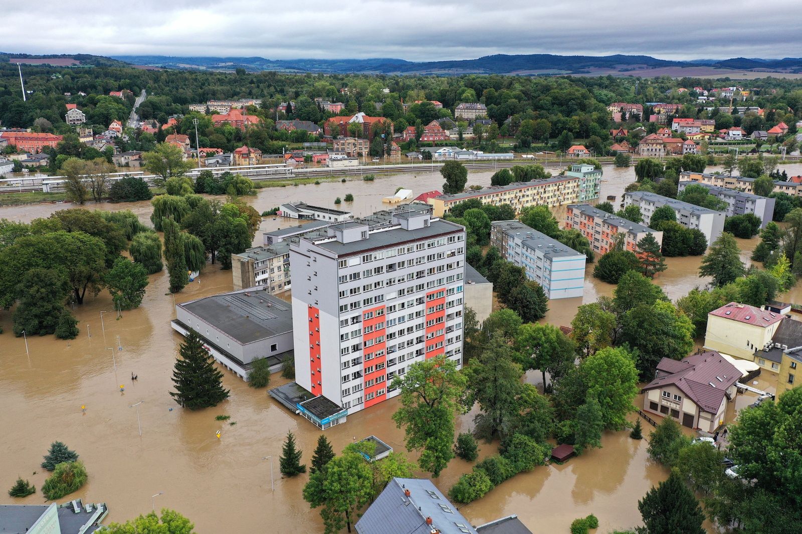 Sprzeczne dane w sprawie bilansu ofiar powodzi. Ich liczba wciąż rośnie