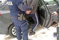 Wałbrzych. Pościg za dilerem narkotyków. Zakończony w zaspie śniegu