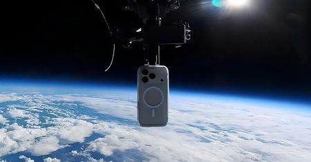 Guinness potwierdza rekord. Smartfon spadł z 30,6 km i działał dalej