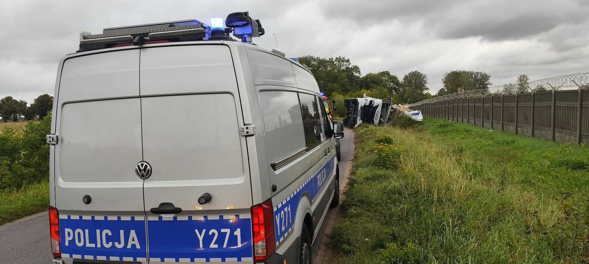Wywrócenie ciężarówki w Nowym Trzepowie 