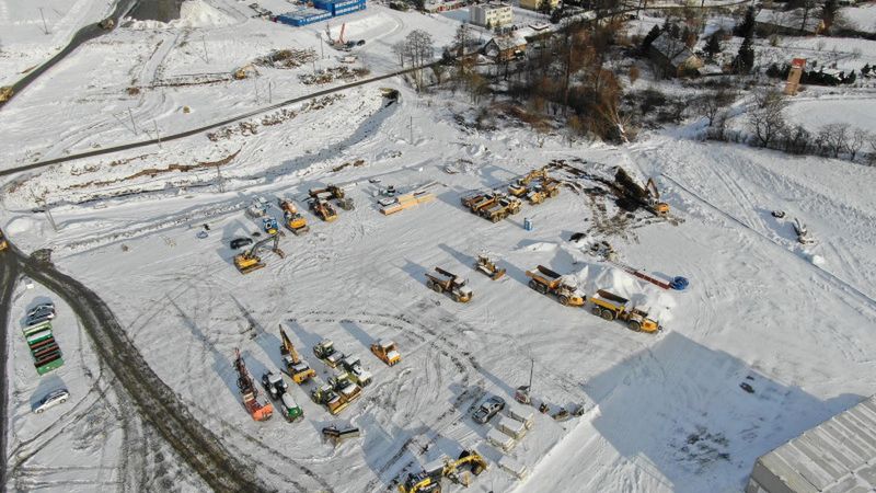 Bolków. Sroga zima nie przeszkadza, prace budowlane na S3 trwają. Powstanie gigantyczny tunel w skale