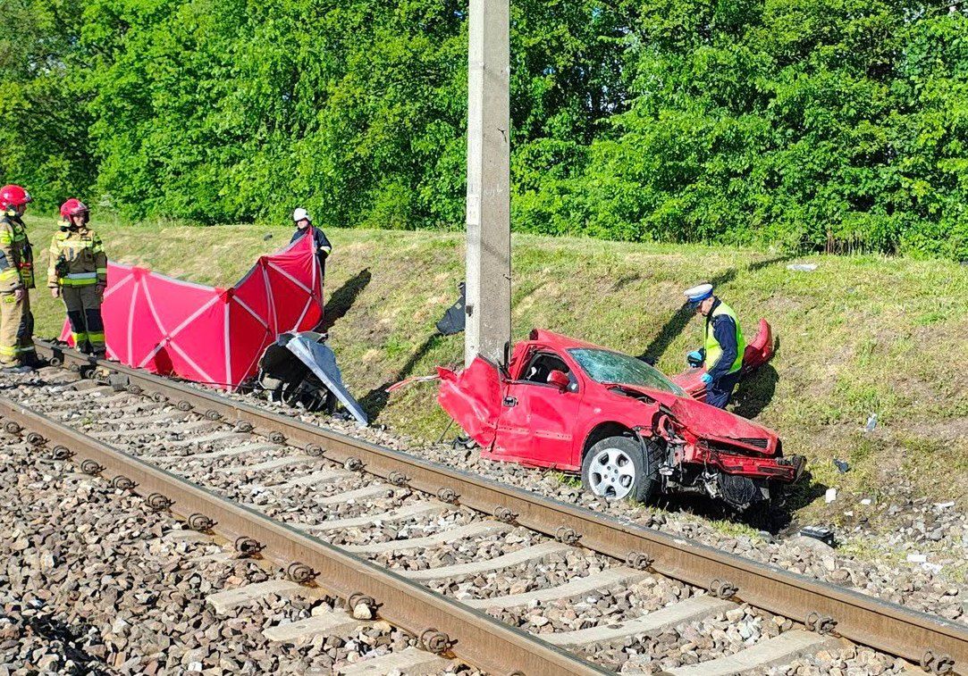 Tragedia na przejeździe kolejowym w Raciborowicach. Nie żyje jedna osoba