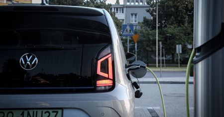 Samar: Park samochodów elektrycznych wyniósł 20 181 sztuk na koniec 2020 roku