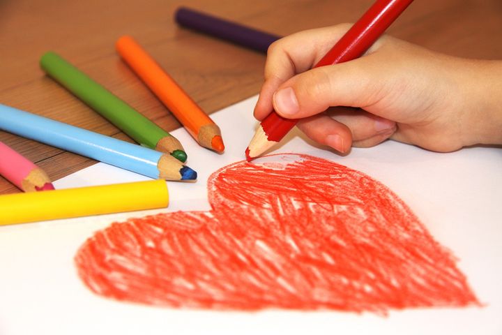 Rysowanie to dla dzieci świetny sposób na rozwój wyobraźni i kreatywności