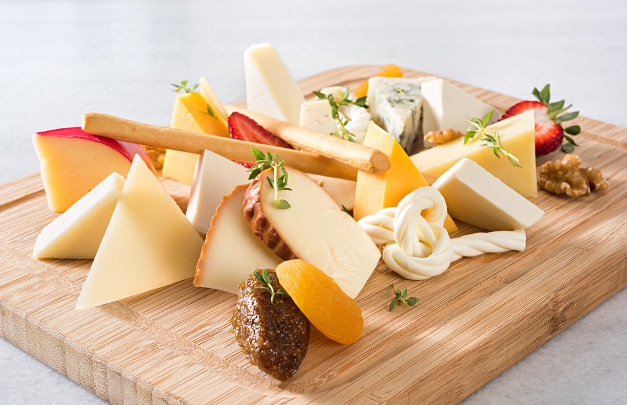 Jak zrobić deskę serów? Pamiętaj o tej zasadzie