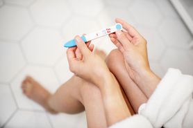 Słaba druga kreska na teście ciążowym – czy oznacza ciążę?