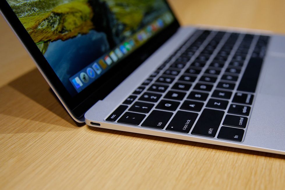 Inżynier z Apple'a ujawnia kulisy powstania nowego MacBooka [polskie napisy]