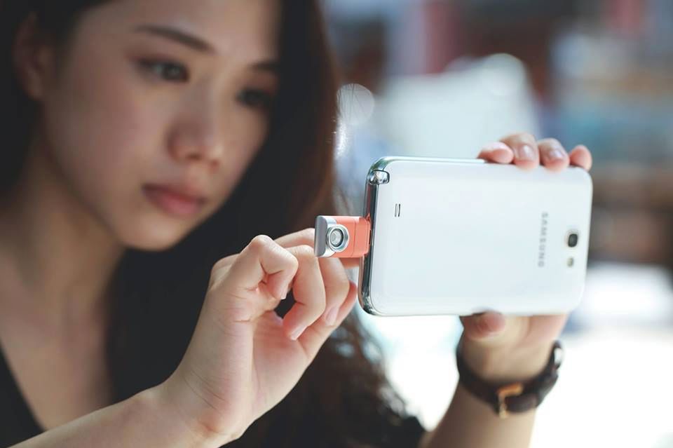 Eye-Plug, czyli zrób sobie smartfona z podwójnym aparatem