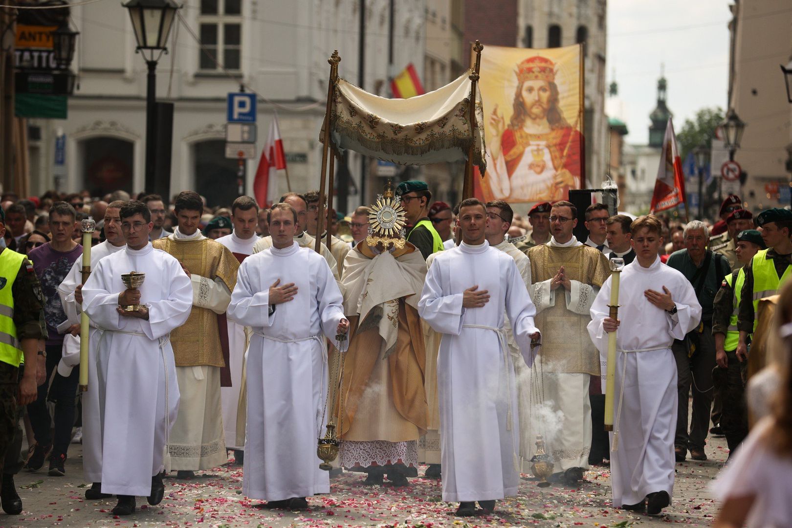 Tak wyglądała ubiegłoroczna procesja Bożego Ciała z Wawelu na krakowski Rynek Główny