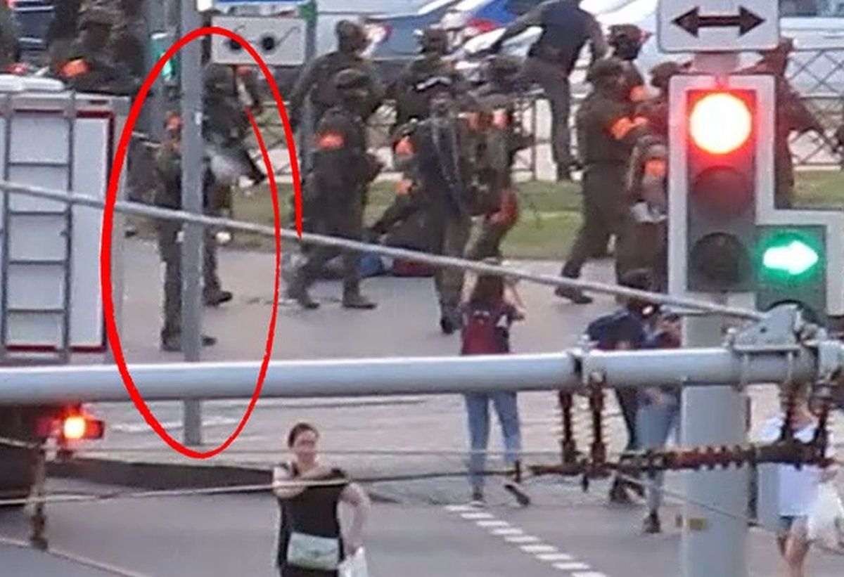 Żołnierz strzelił do dziennikarki. Wstrząsające nagranie z Białorusi