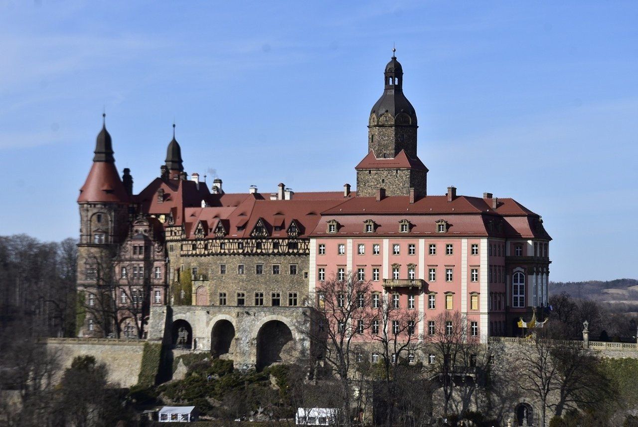 Już w dniach 4 - 5 października (sobota, niedziela), na Zamku Książ w Wałbrzychu &#34;Weekend Seniora z Kulturą&#34;.