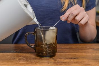 Pestycydy w herbatach zimowych. Producenci omijają prawo