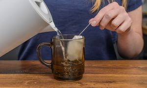 Pestycydy w herbatach zimowych. Producenci omijają prawo