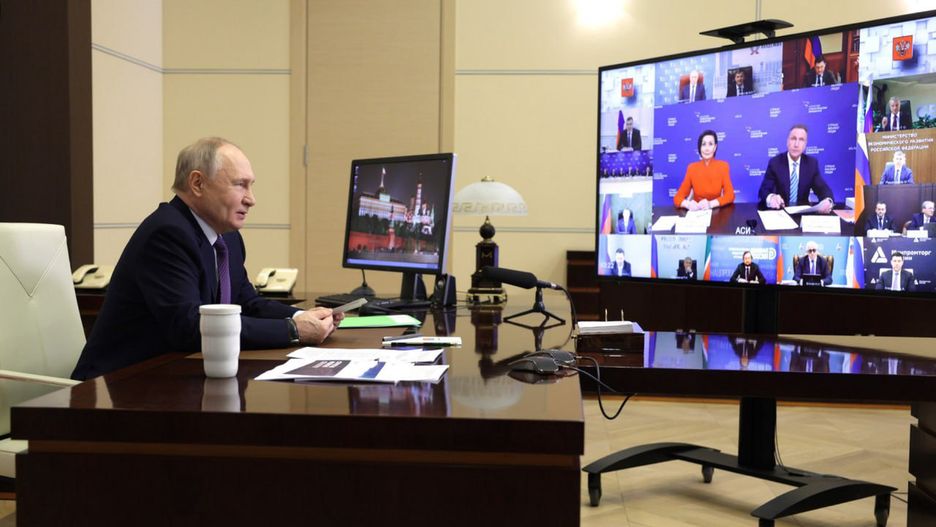 Władimir Putin przerywa spotkanie 