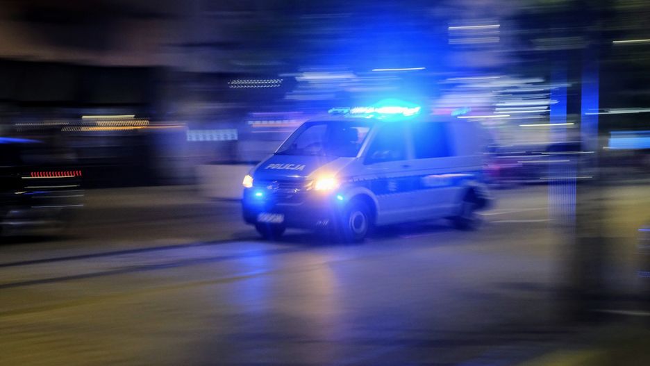 Poznań, patrol policji, interwencja, policja na sygnale, policja ilustracyjne