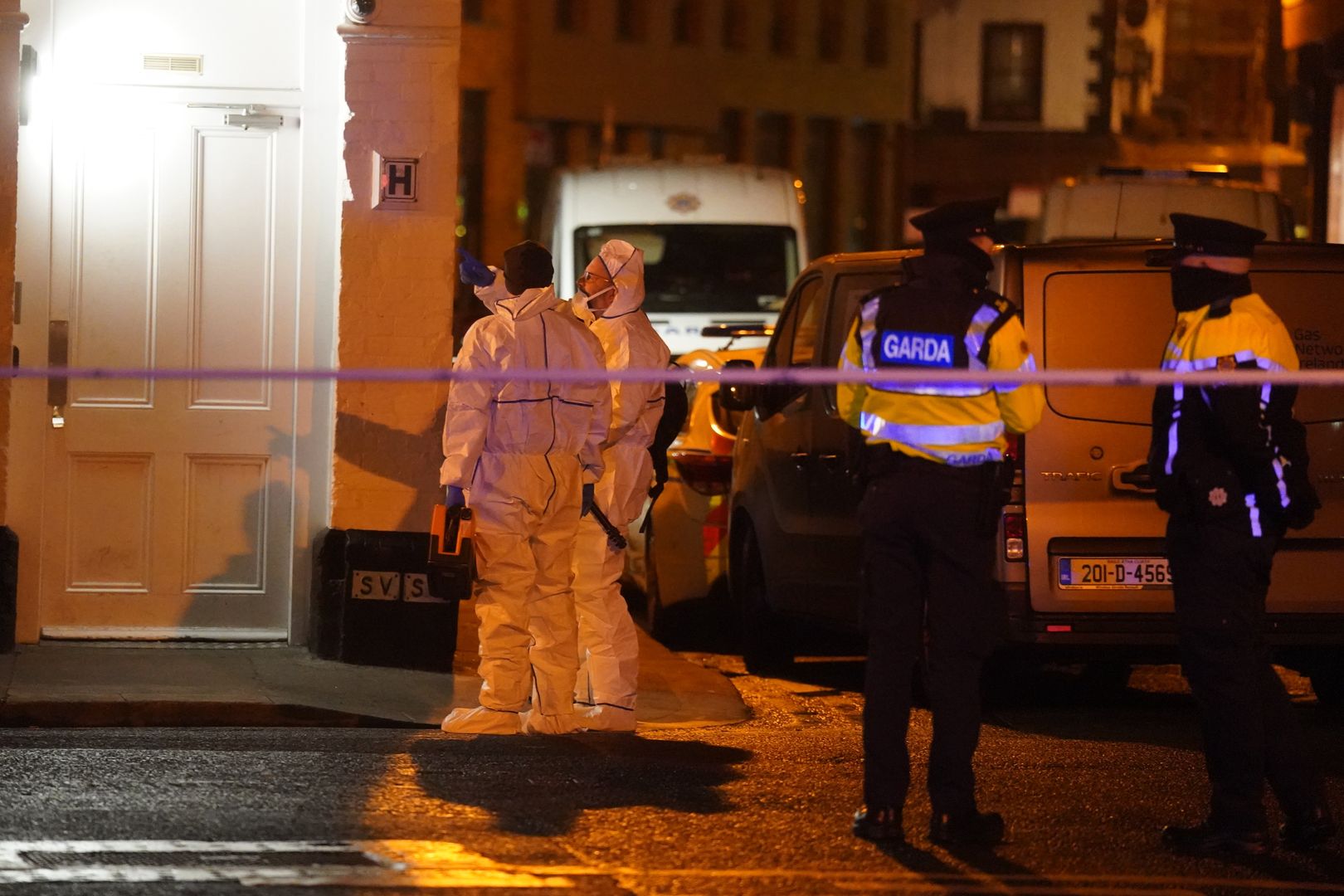 Służby na miejscu eksplozji przy Little Britain w Dublinie
