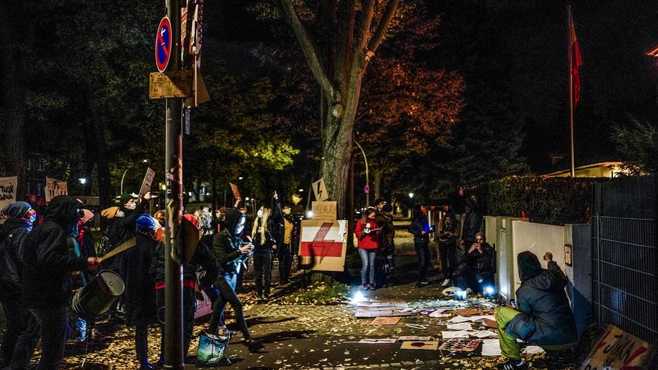 Strajk kobiet. Berlin. Przed ambasadą RP są organizowane protesty (Maciej Soja | Soja Photography)