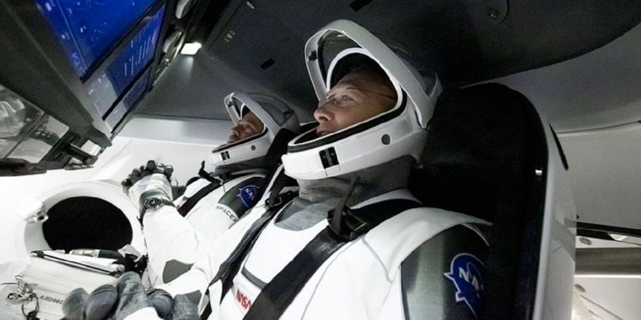 Historyczna misja SpaceX i NASA. Astronauci wracają na Ziemię [Oglądaj na żywo]