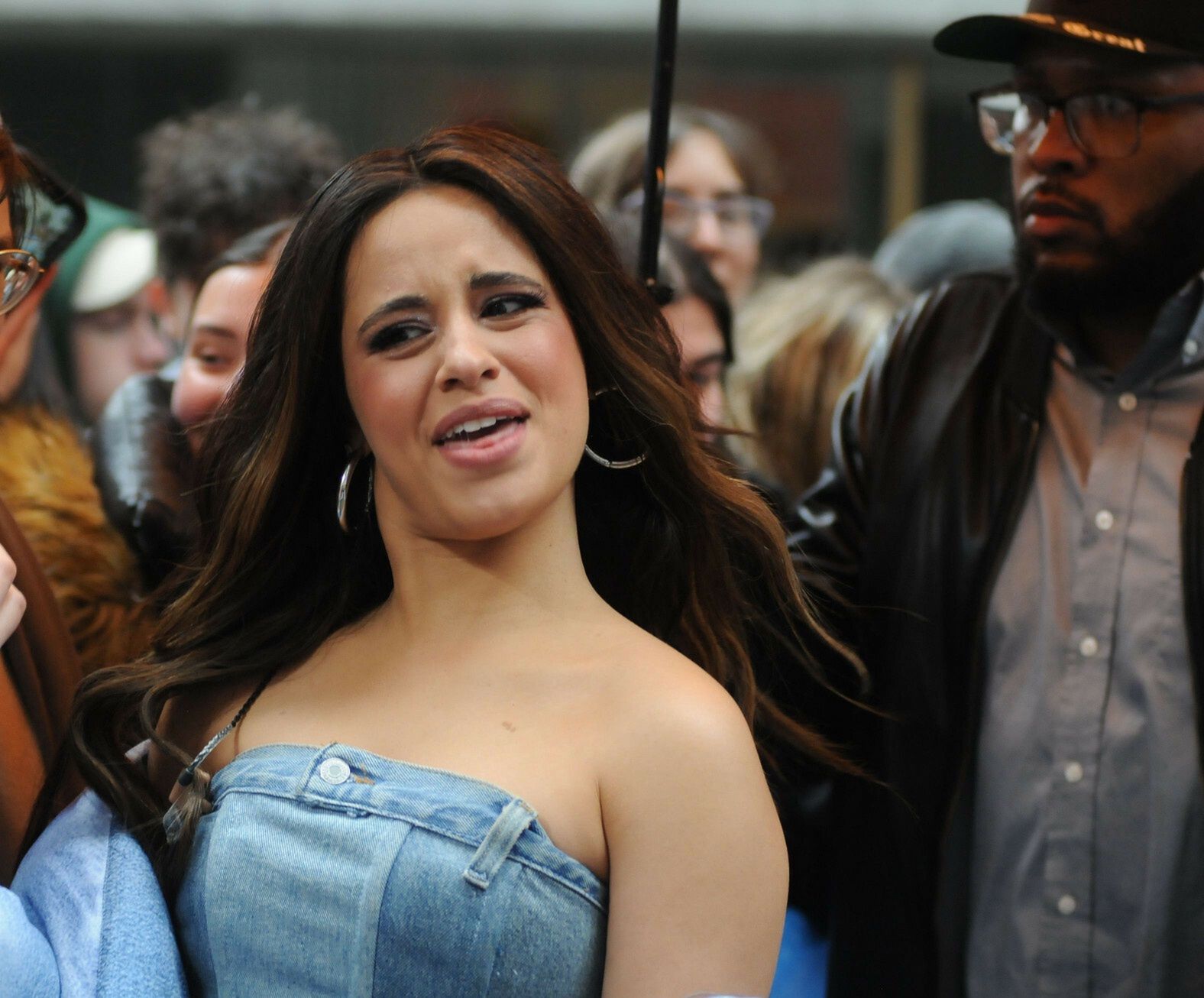 Camila Cabello prezentuje wachlarz min