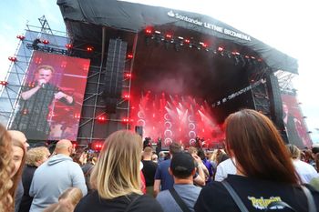 Tłumy na Festiwalu Santander Letnie Brzmienia we Wrocławiu – muzyczne emocje, gwiazdy i niezapomniana atmosfera na Polach Marsowych