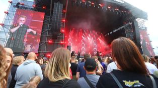 Tłumy na Festiwalu Santander Letnie Brzmienia we Wrocławiu – muzyczne emocje, gwiazdy i niezapomniana atmosfera na Polach Marsowych