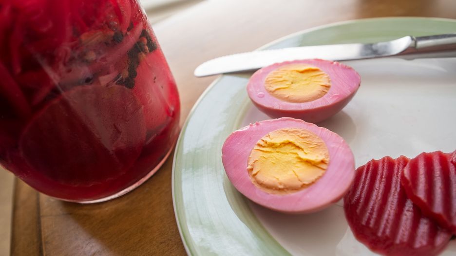 Jajka marynowane buraczkach. Pieknie wyglądają, jeszcze lepiej smakują