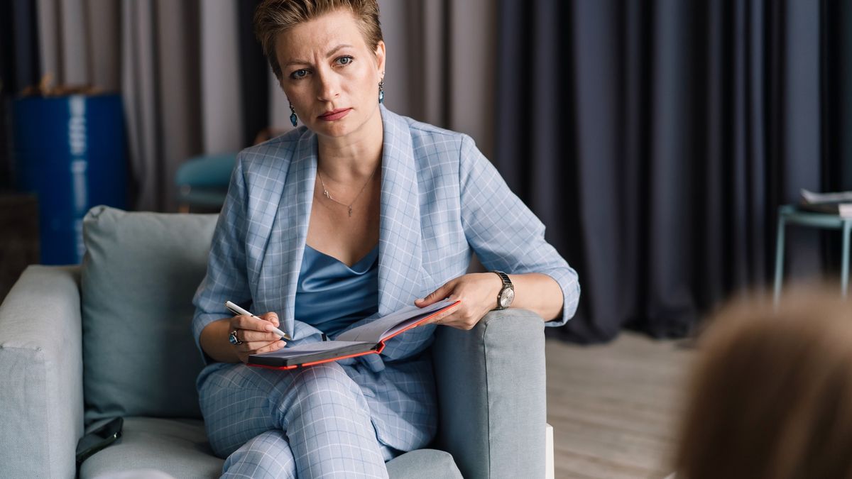 Professional psychologist while taking notes on clipboard and listening patient at psychotherapy session. Young woman conversation with therapist for therapy, trauma and mental health support.
Professional psychologist while taking notes on clipboard and listening patient at psychotherapy session. Young woman conversation with therapist for therapy, trauma and mental health support. Consultation, psychology, mental health concept.
Tanja Ivanova