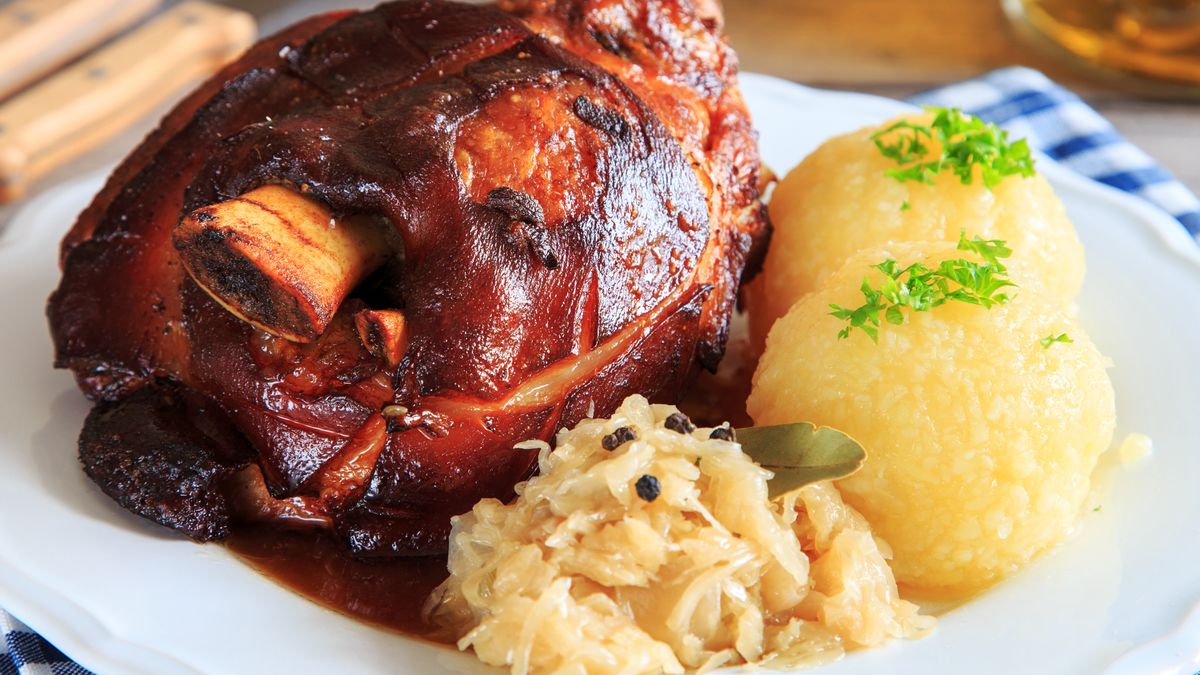 Pieczona golonka jest idealna na sylwestra