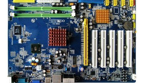 Atom w pełnowymiarowej płycie ATX 1