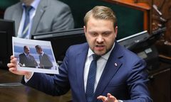 Drwiny z posła. Kolejne starcie Hołowni z politykiem PiS